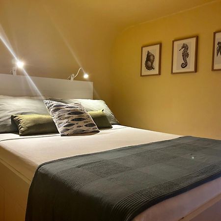 Lotus Apartment Бари Екстериор снимка