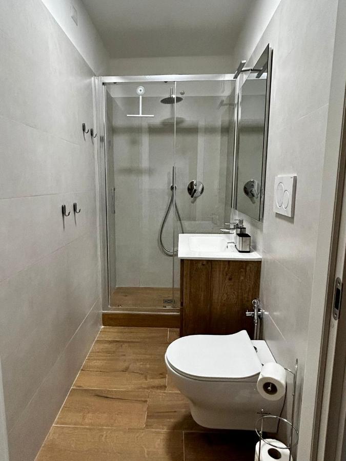 Lotus Apartment Бари Екстериор снимка