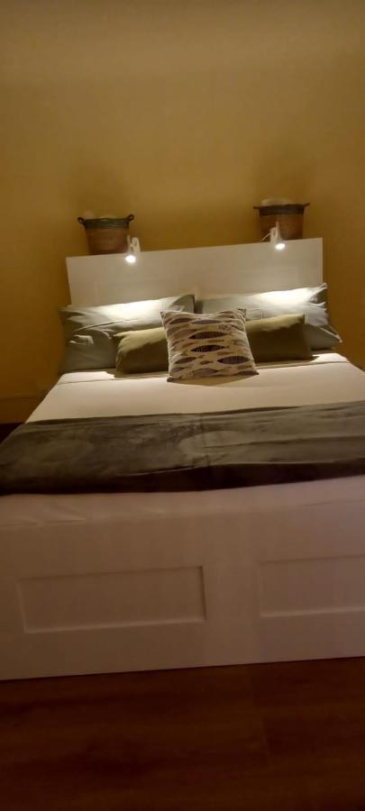 Lotus Apartment Бари Екстериор снимка