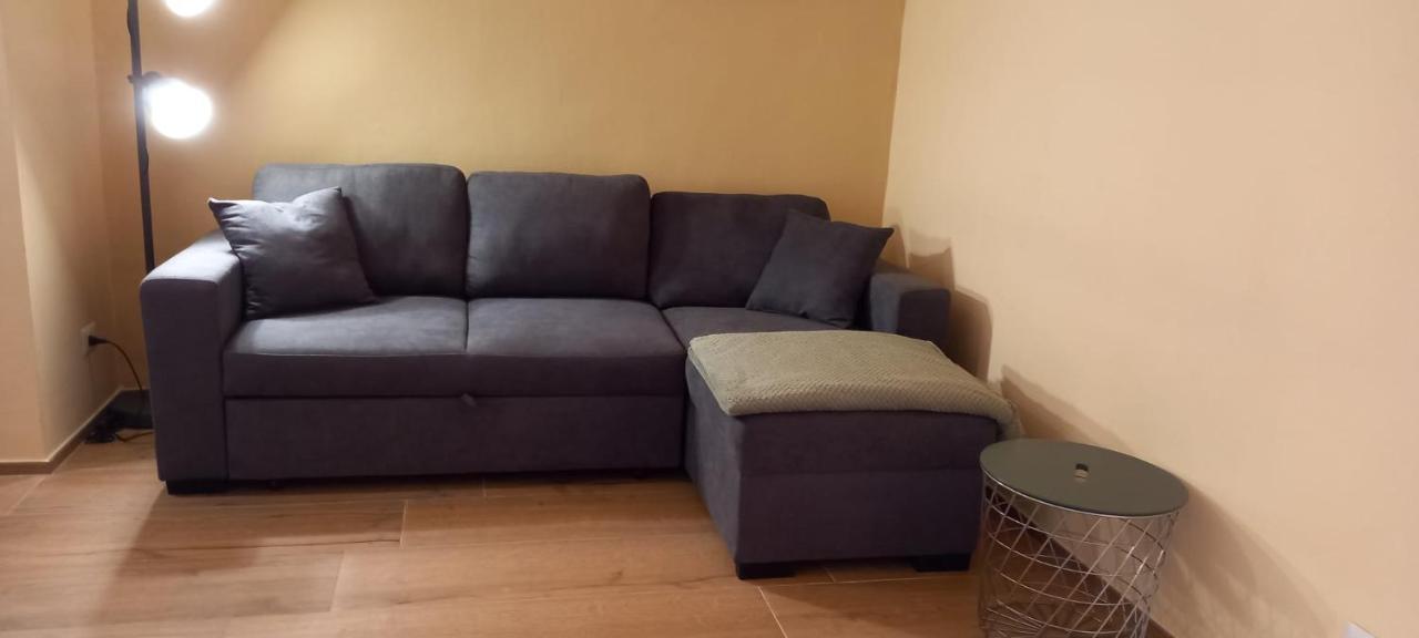 Lotus Apartment Бари Екстериор снимка