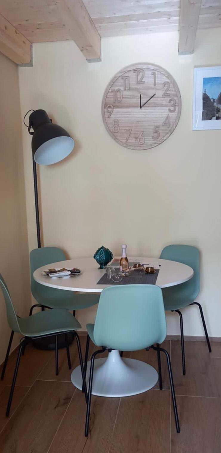 Lotus Apartment Бари Екстериор снимка